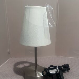 Simple Designs Modern White Table Lamp, 10.5 inches tall,NWT